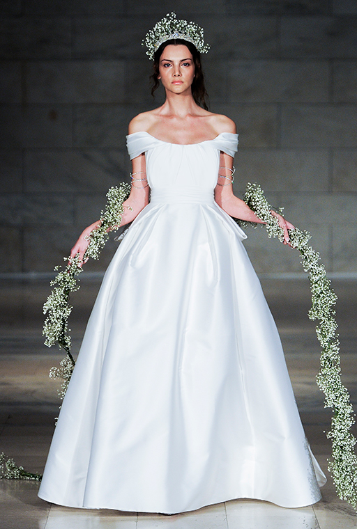 أشيك فساتين الزفاف من مصممة الأزياء ريم عكرا لعام 2018