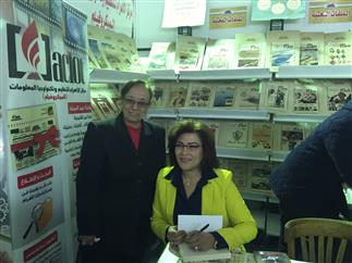 حفل توقيع كتاب حوار مع صديقي المتطرف للكاتبة فاطمة ناعوت خلال الندوة التي نظمتها مجلة نصف الدنيا ب