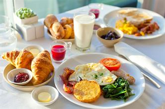 10 أخطاء في وجبة الإفطار تسبب زيادة الوزن