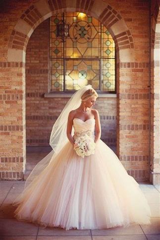 للعروس القصيرة: فساتين الزفاف التي تناسبك