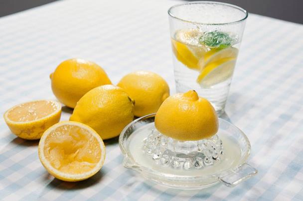 10 أسباب مقنعة لتناول عصير الليمون